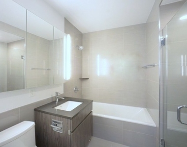 East 57th Street - Photo Thumbnail 5