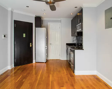 West 53 Street - Photo Thumbnail 3