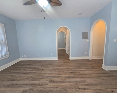 725 Broadway Avenue - Photo Thumbnail 11