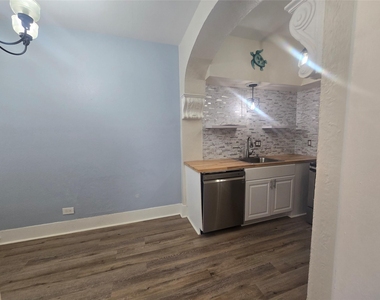 725 Broadway Avenue - Photo Thumbnail 6