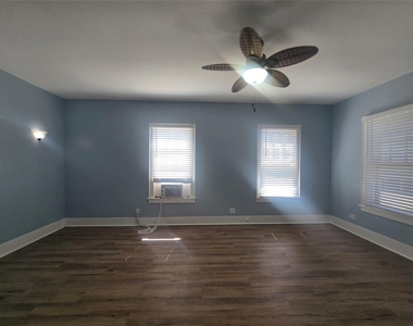 725 Broadway Avenue - Photo Thumbnail 8