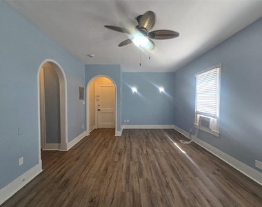 725 Broadway Avenue - Photo Thumbnail 10