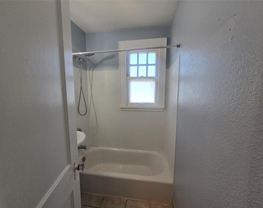 725 Broadway Avenue - Photo Thumbnail 4