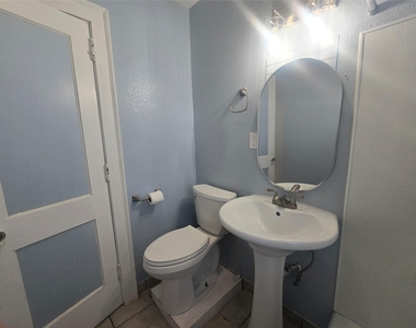725 Broadway Avenue - Photo Thumbnail 5