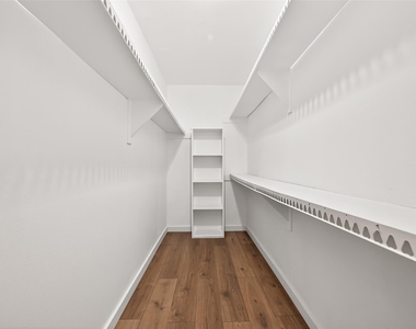 359 N Post Oak Lane - Photo Thumbnail 23