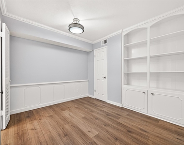 359 N Post Oak Lane - Photo Thumbnail 7