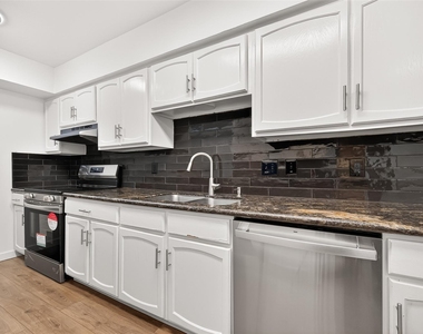 359 N Post Oak Lane - Photo Thumbnail 14