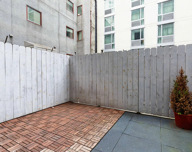East 43th Street - Photo Thumbnail 2