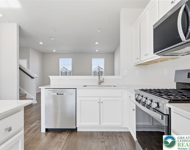 1084 Meadowlark Drive - Photo Thumbnail 10