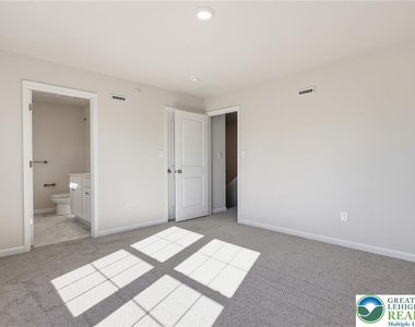1084 Meadowlark Drive - Photo Thumbnail 17