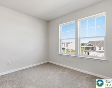1084 Meadowlark Drive - Photo Thumbnail 21