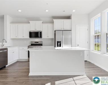 1084 Meadowlark Drive - Photo Thumbnail 9