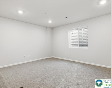 1084 Meadowlark Drive - Photo Thumbnail 28