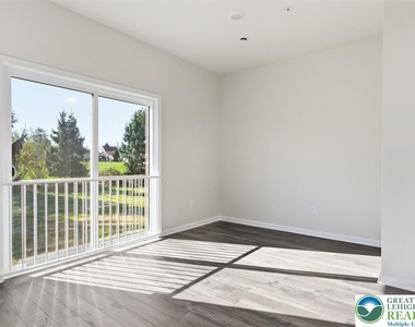 1084 Meadowlark Drive - Photo Thumbnail 13