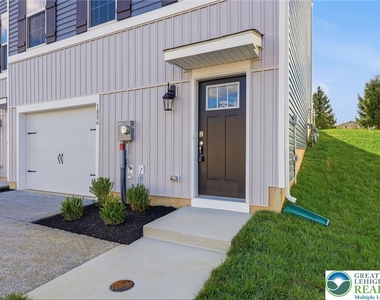 1086 Meadowlark Drive - Photo Thumbnail 1