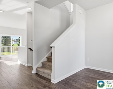 1086 Meadowlark Drive - Photo Thumbnail 15