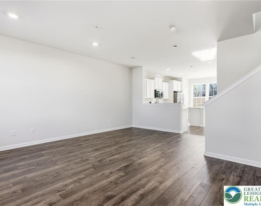 1086 Meadowlark Drive - Photo Thumbnail 6