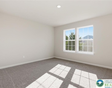 1086 Meadowlark Drive - Photo Thumbnail 17