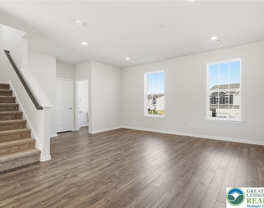 1086 Meadowlark Drive - Photo Thumbnail 4