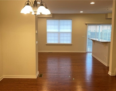 1373 Caspian Street - Photo Thumbnail 3