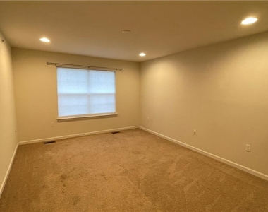 1373 Caspian Street - Photo Thumbnail 13