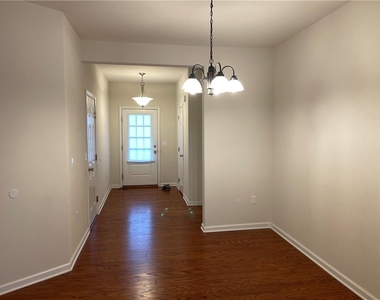 1373 Caspian Street - Photo Thumbnail 1