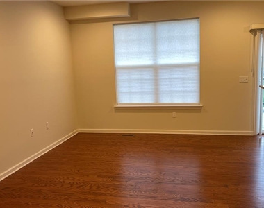 1373 Caspian Street - Photo Thumbnail 4
