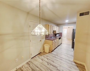 7276 Sauerkraut Lane - Photo Thumbnail 10