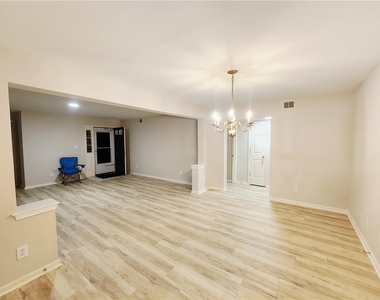 7276 Sauerkraut Lane - Photo Thumbnail 8