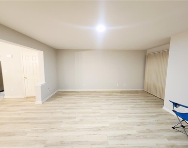 7276 Sauerkraut Lane - Photo Thumbnail 5