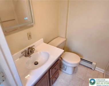 537 Ontario Street - Photo Thumbnail 3