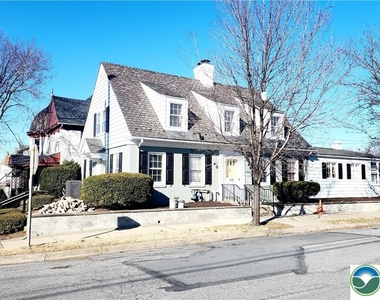928 Linden Street - Photo Thumbnail 3