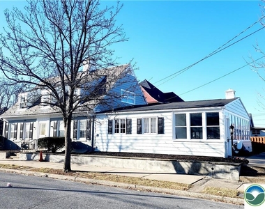 928 Linden Street - Photo Thumbnail 2