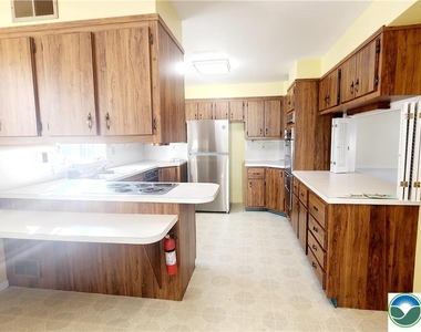 928 Linden Street - Photo Thumbnail 7