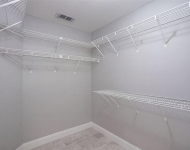 459 Hamptoncrest Circle - Photo Thumbnail 16