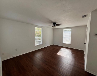 209 W Wisconsin Avenue - Photo Thumbnail 5