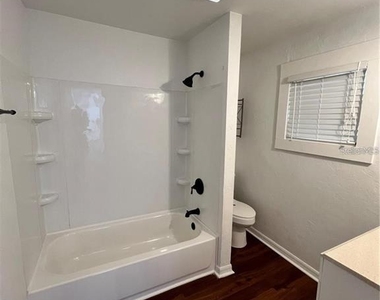 209 W Wisconsin Avenue - Photo Thumbnail 8
