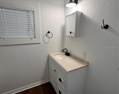 209 W Wisconsin Avenue - Photo Thumbnail 9