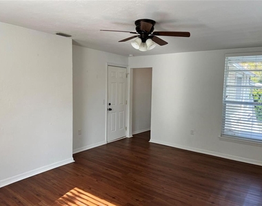 209 W Wisconsin Avenue - Photo Thumbnail 6