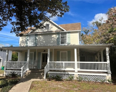 209 W Wisconsin Avenue - Photo Thumbnail 1