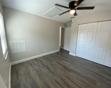 210 Saint Petersburg Drive E - Photo Thumbnail 14