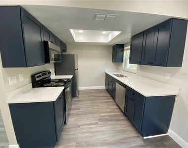 210 Saint Petersburg Drive E - Photo Thumbnail 7