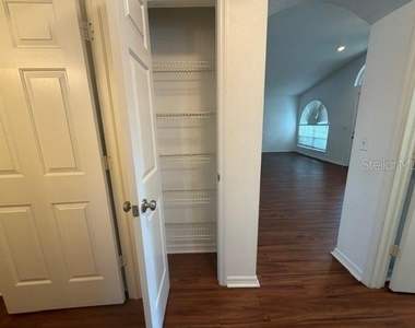 1928 Grenville Court - Photo Thumbnail 14