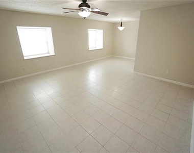 9203 Tudor Drive - Photo Thumbnail 2