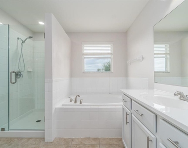 7704 Maroon Peak Drive - Photo Thumbnail 13
