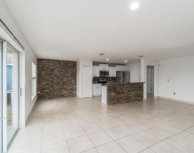 7704 Maroon Peak Drive - Photo Thumbnail 8