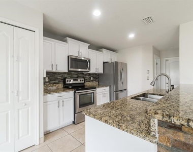 7704 Maroon Peak Drive - Photo Thumbnail 7