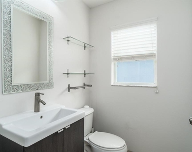 7704 Maroon Peak Drive - Photo Thumbnail 18