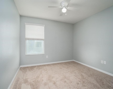 7704 Maroon Peak Drive - Photo Thumbnail 17