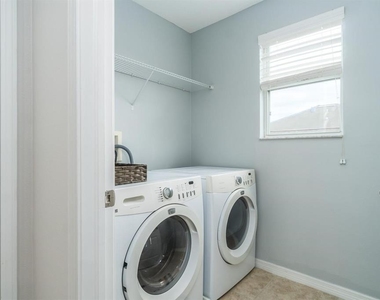 7704 Maroon Peak Drive - Photo Thumbnail 19